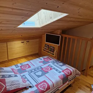 https://les-logis-de-meribel.hotels-rhonealpes.com