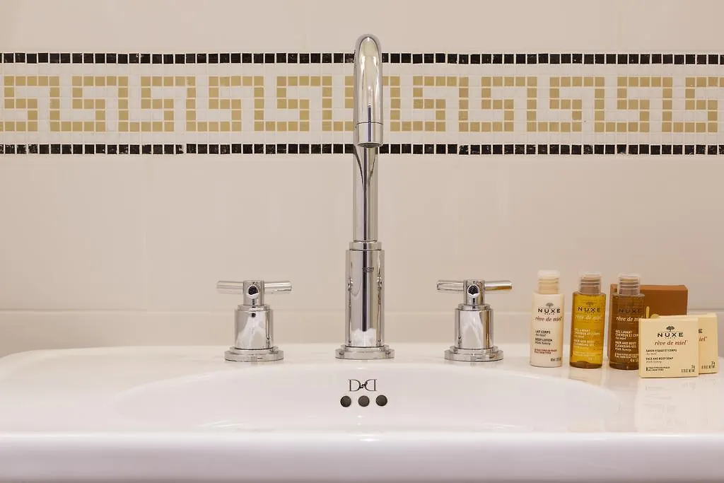 Le Tsuba Hotel Paris 4*,