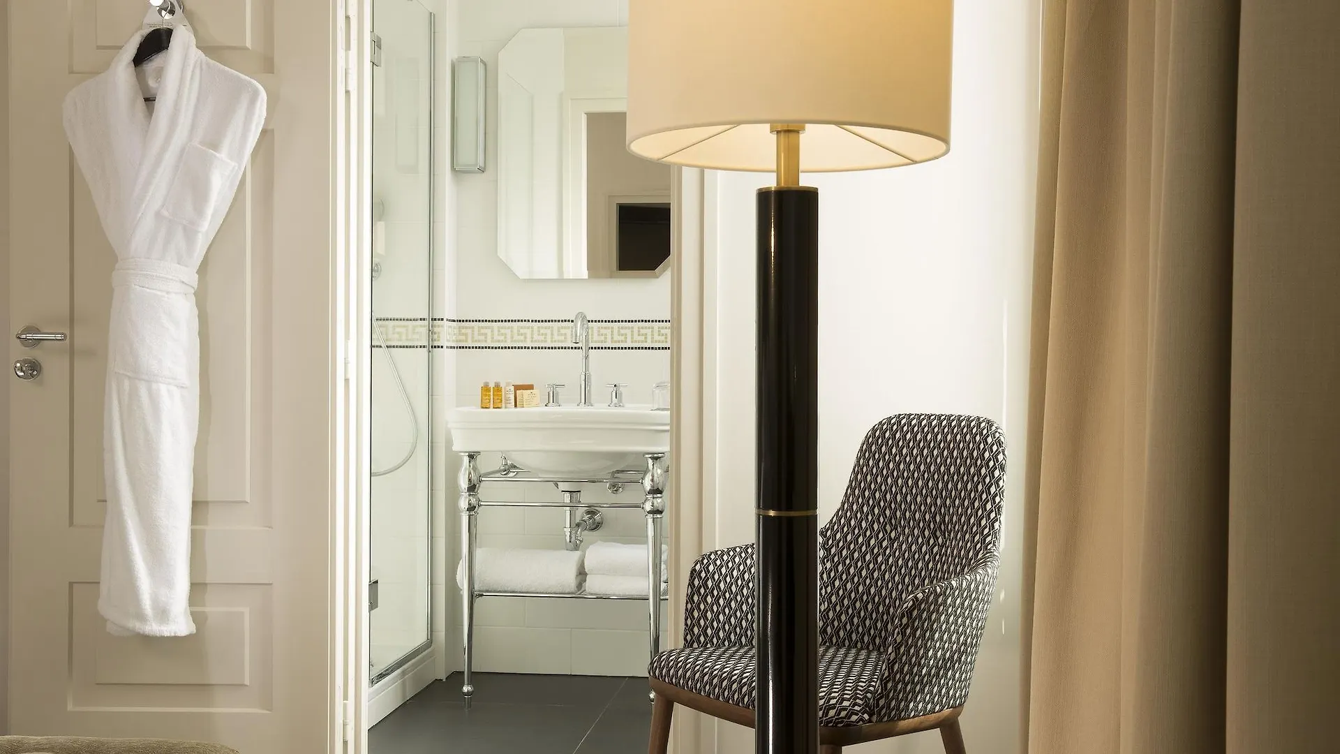 Le Tsuba Hotel París