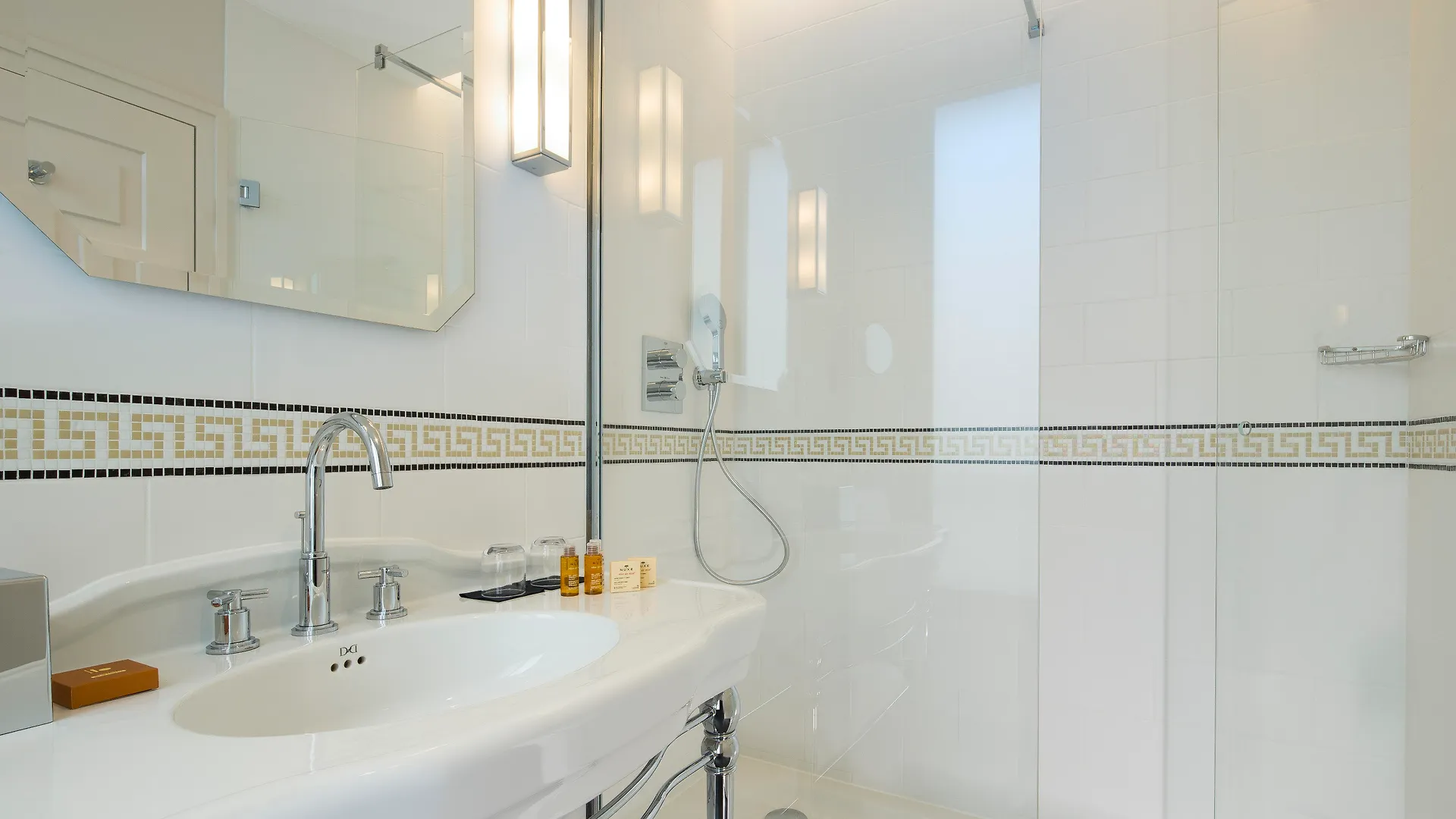 ****  Le Tsuba Hotel París Francia