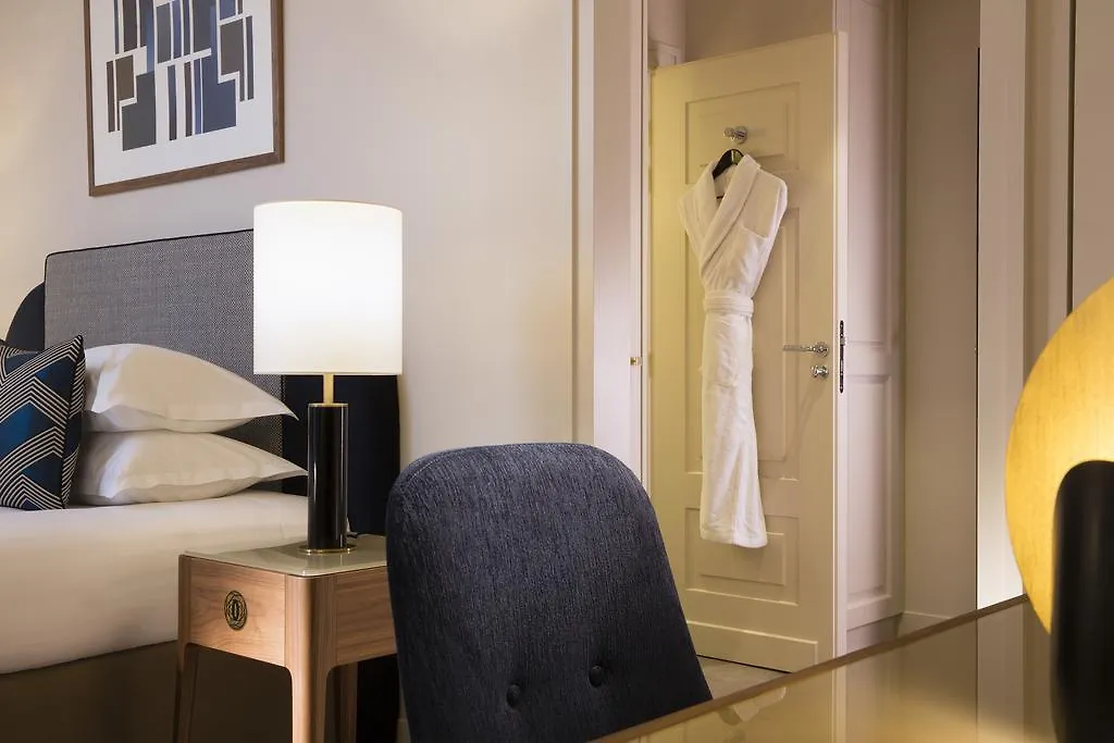 Le Tsuba Hotel París